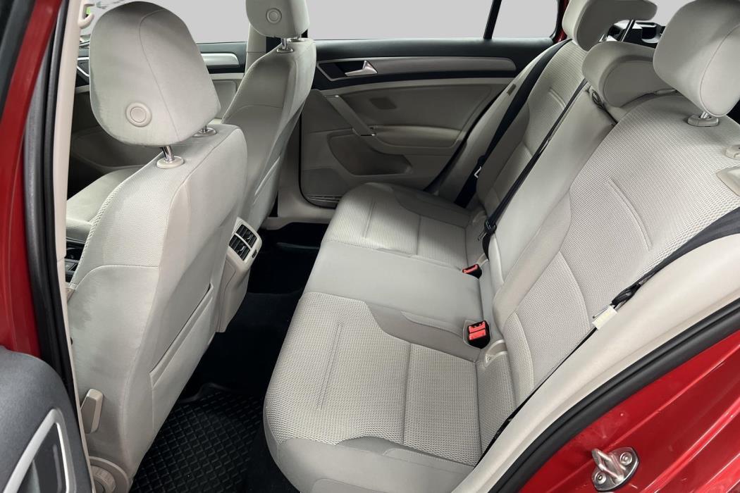 VOLKSWAGEN Golf 2014