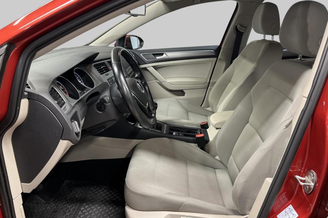 VOLKSWAGEN Golf 2014