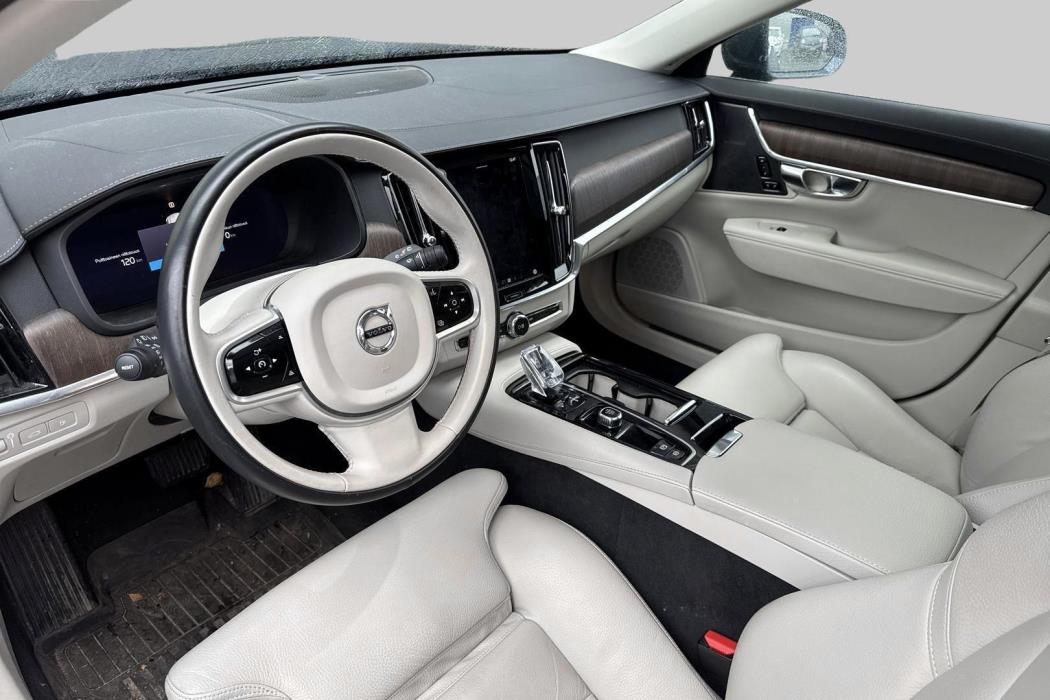 VOLVO V90 2022