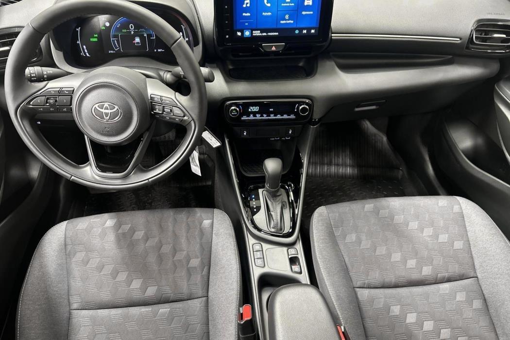 TOYOTA Yaris 2025