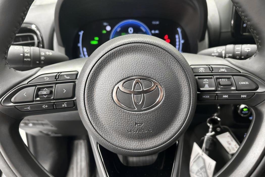 TOYOTA Yaris 2025