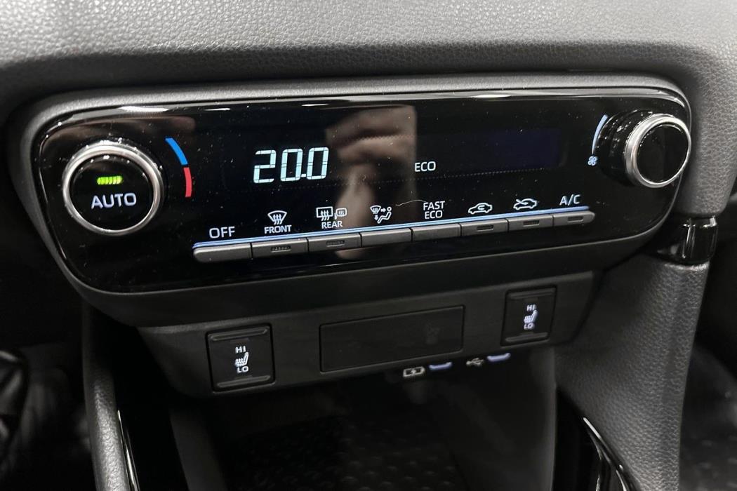 TOYOTA Yaris 2025