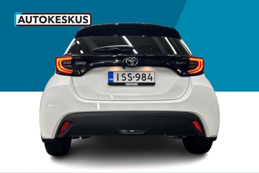TOYOTA Yaris 2025