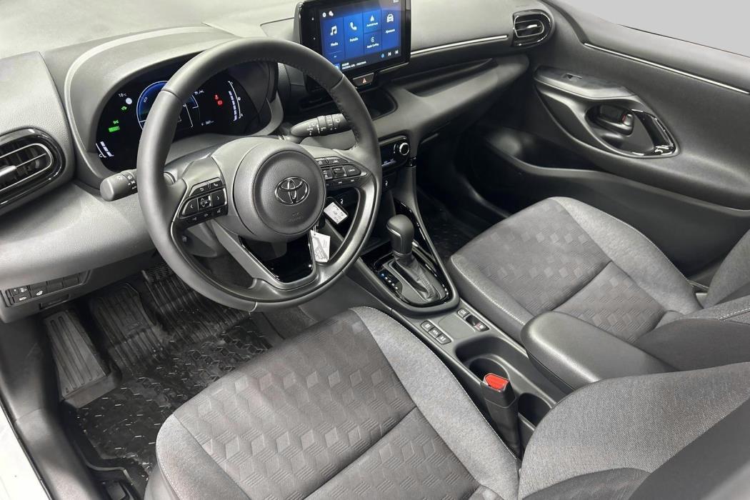 TOYOTA Yaris 2025