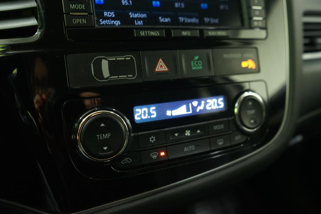 Mitsubishi Outlander PHEV 2015