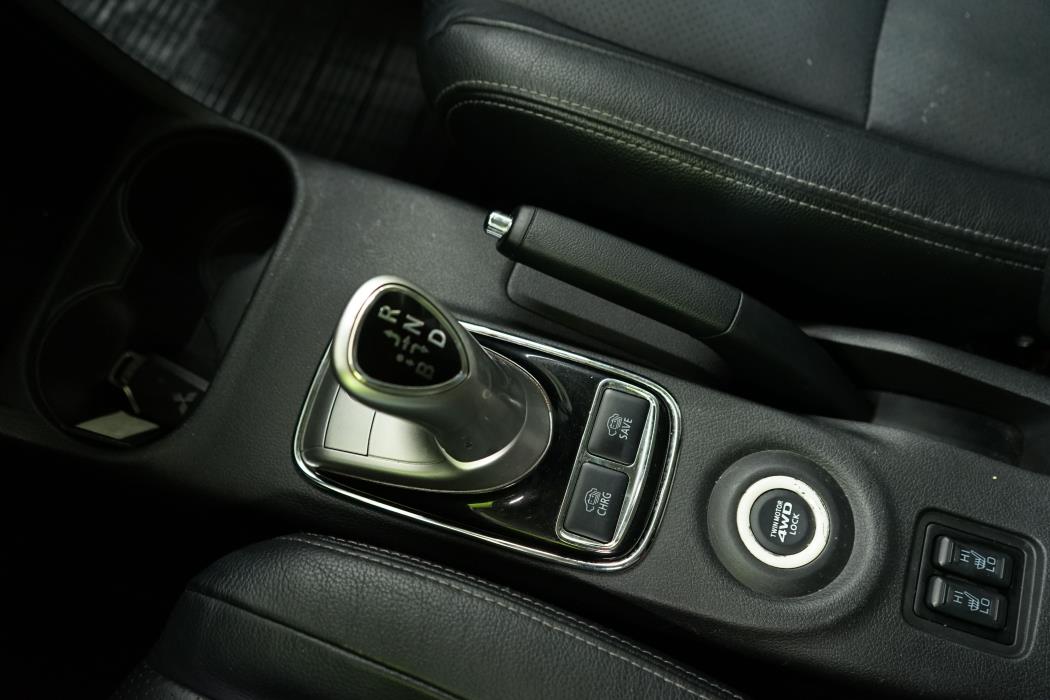 Mitsubishi Outlander PHEV 2015