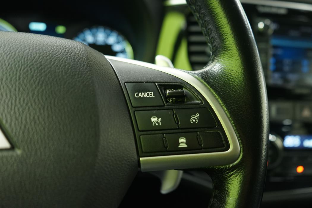 Mitsubishi Outlander PHEV 2015