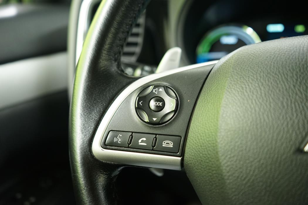 Mitsubishi Outlander PHEV 2015