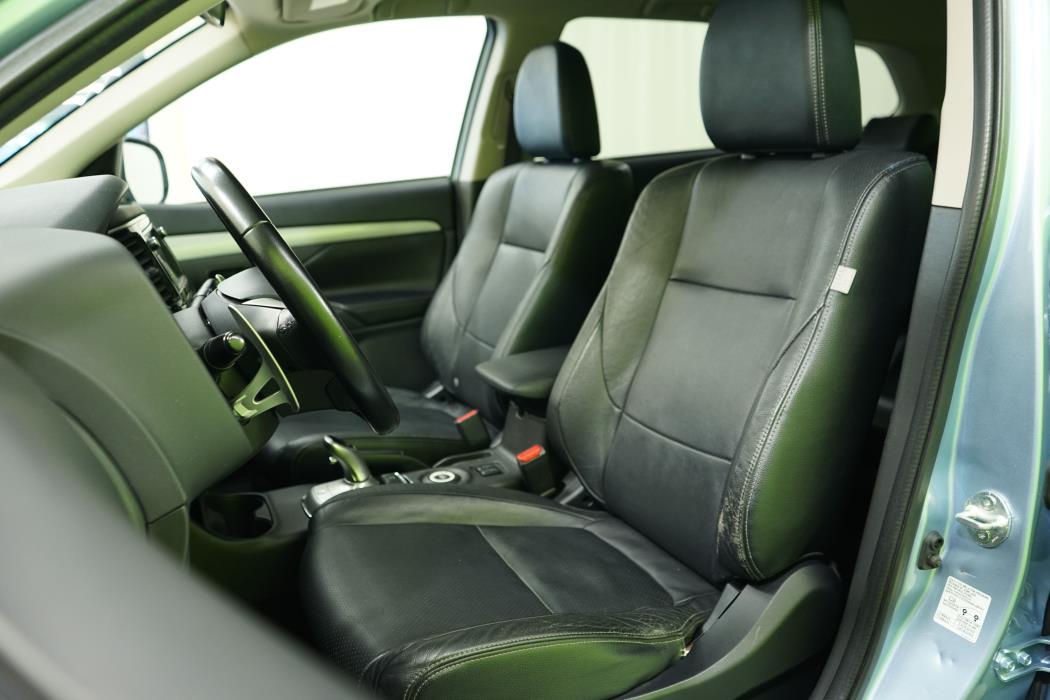 Mitsubishi Outlander PHEV 2015