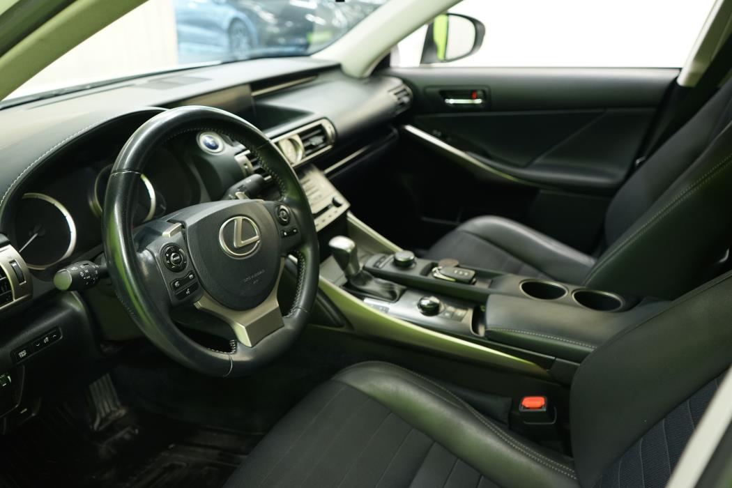 Lexus IS 2013