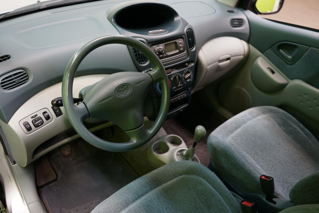 Toyota Yaris Verso 2002
