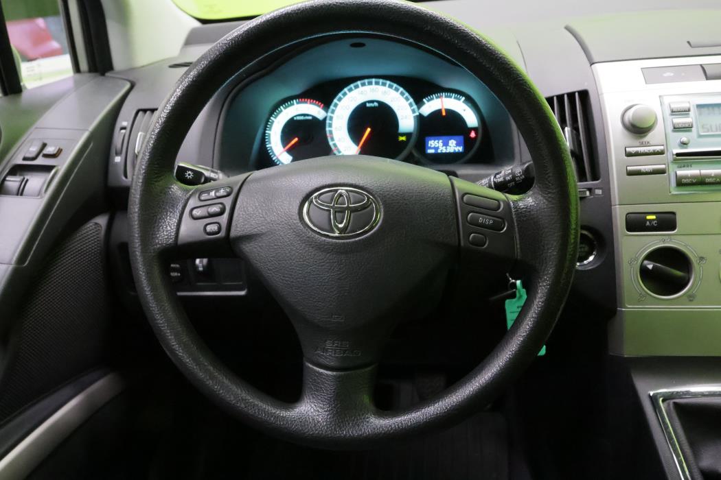 Toyota Corolla Verso 2004