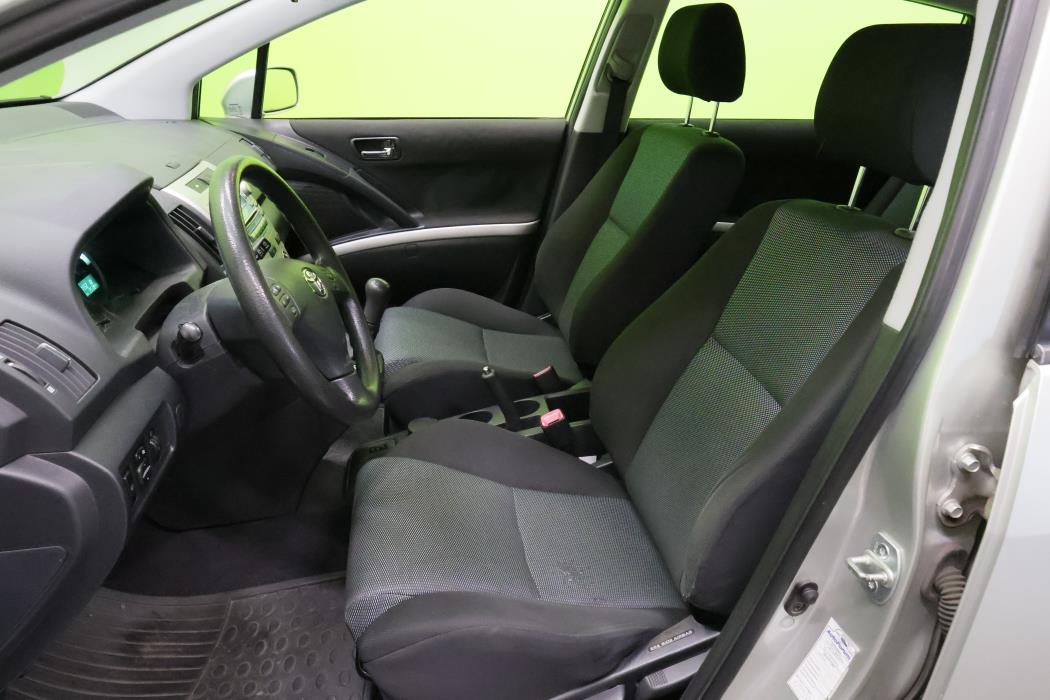 Toyota Corolla Verso 2004