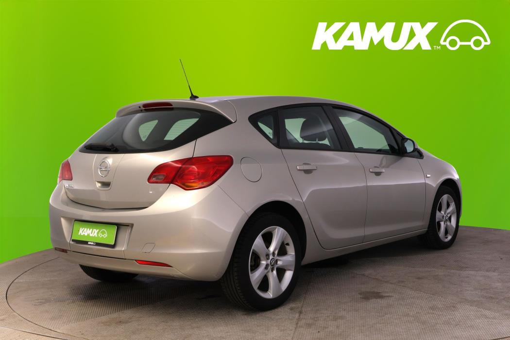 Opel Astra 2011