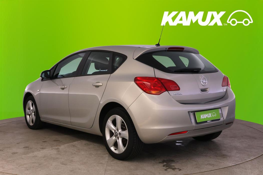 Opel Astra 2011