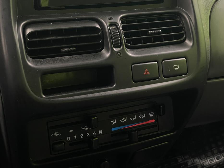 Nissan King Cab 2003