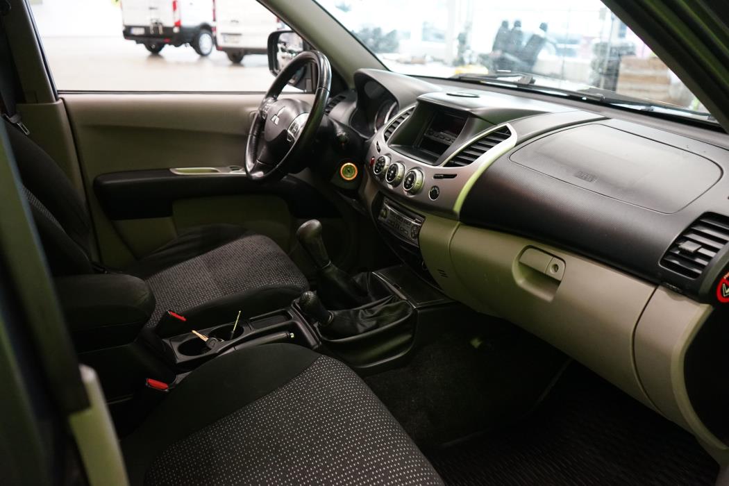 Mitsubishi L200 2013