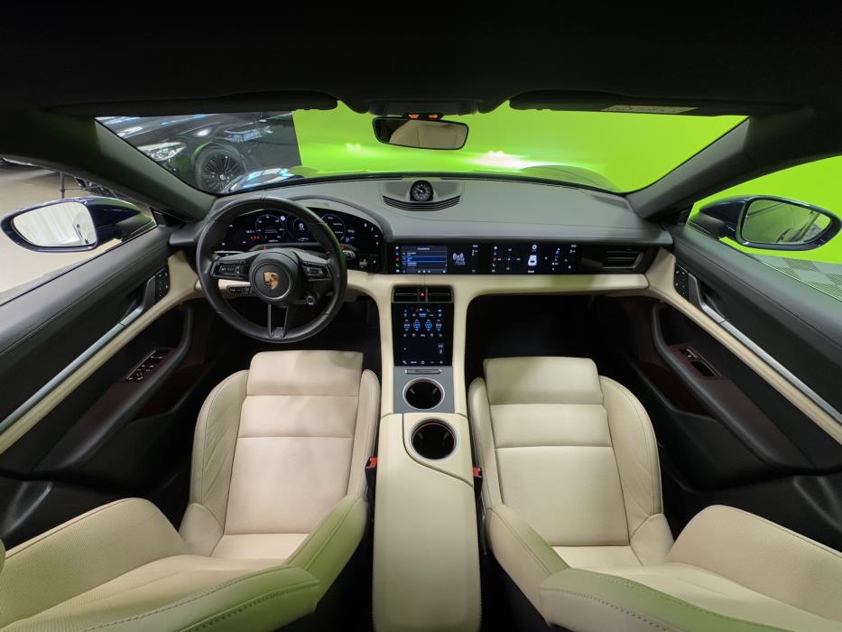 Porsche Taycan 2022