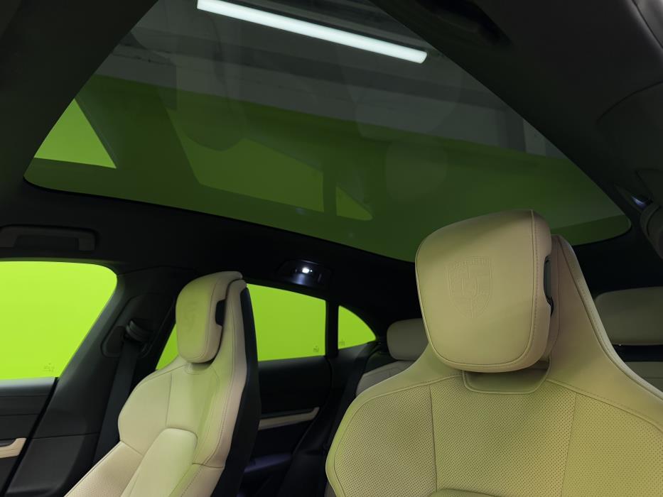 Porsche Taycan 2022