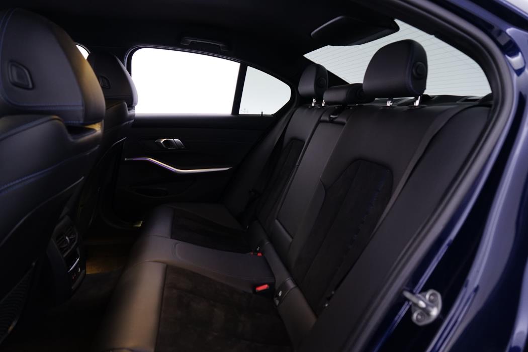 BMW 330 2019