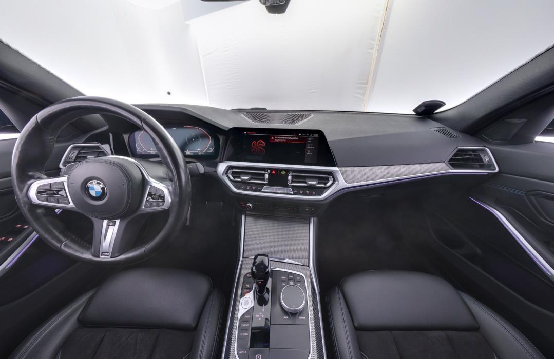 BMW 330 2019