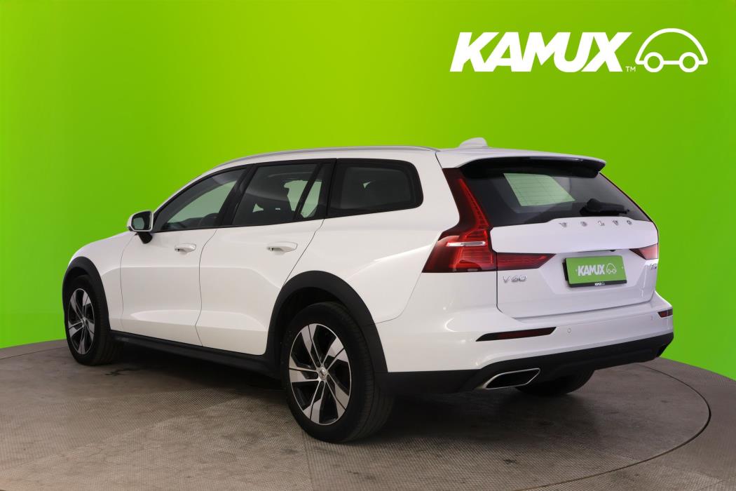 Volvo V60 Cross Country 2021
