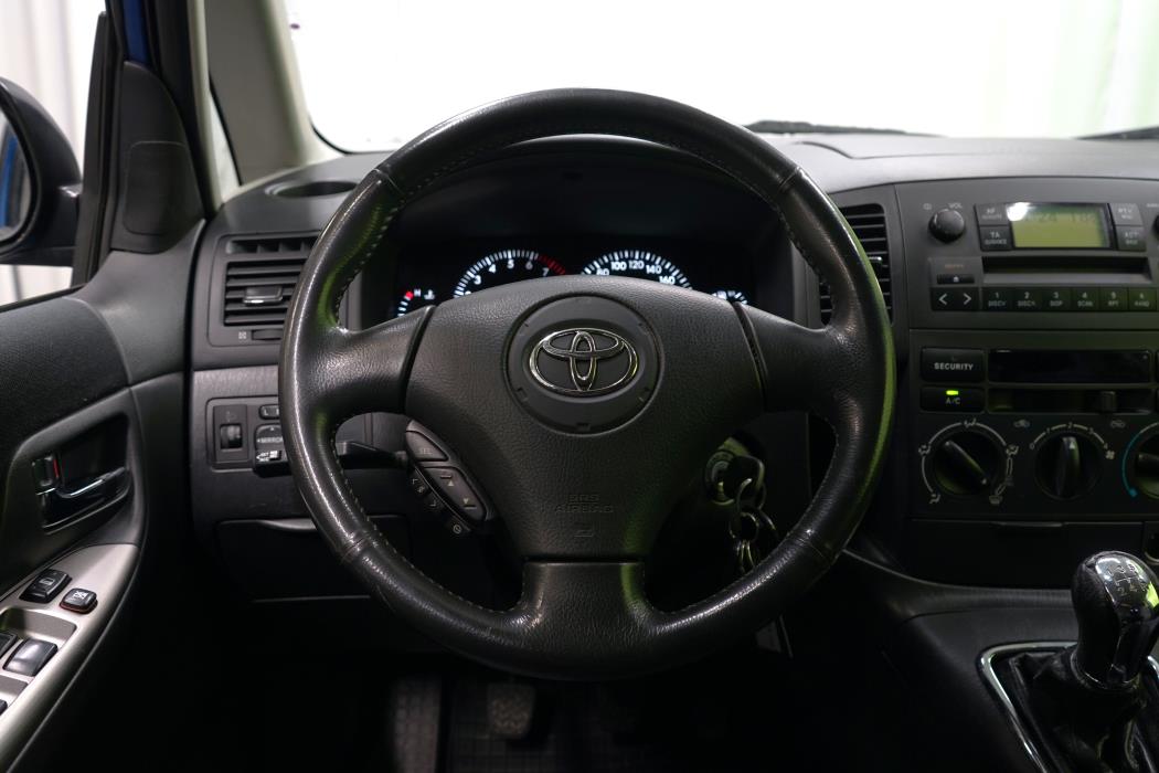 Toyota Corolla Verso 2003