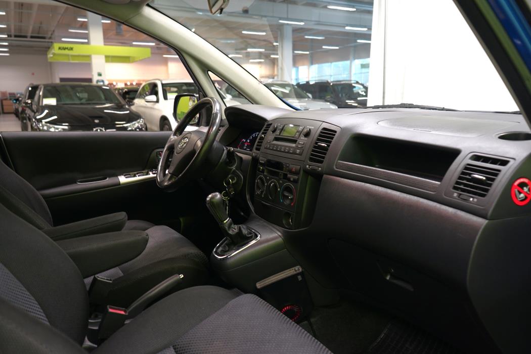 Toyota Corolla Verso 2003