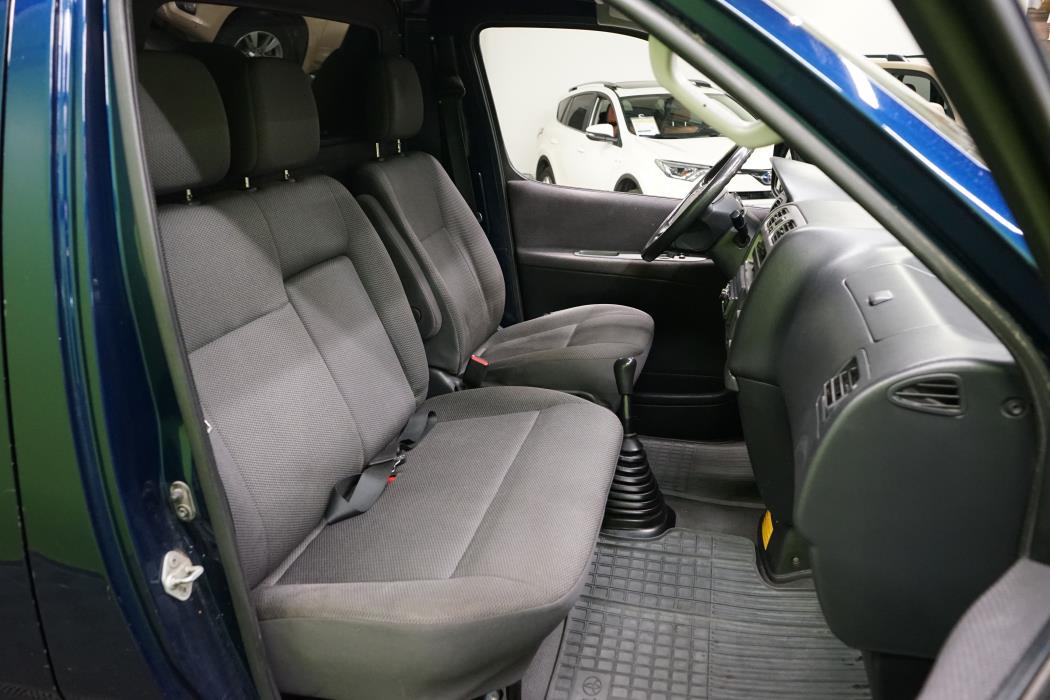 Toyota Hiace 2011