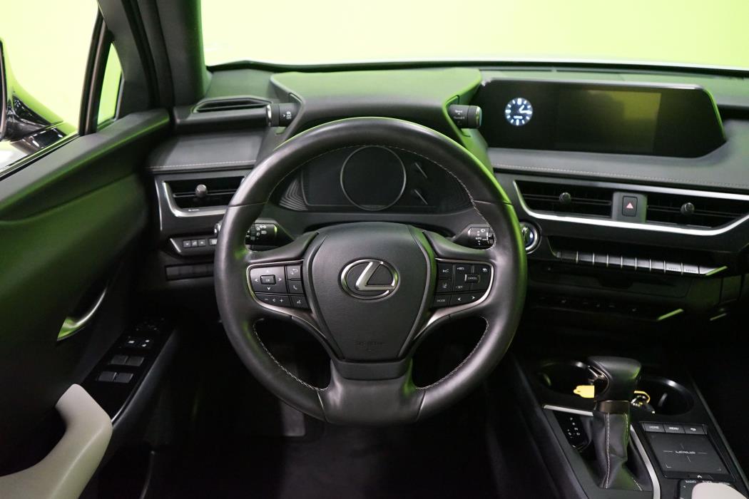 Lexus UX 2021