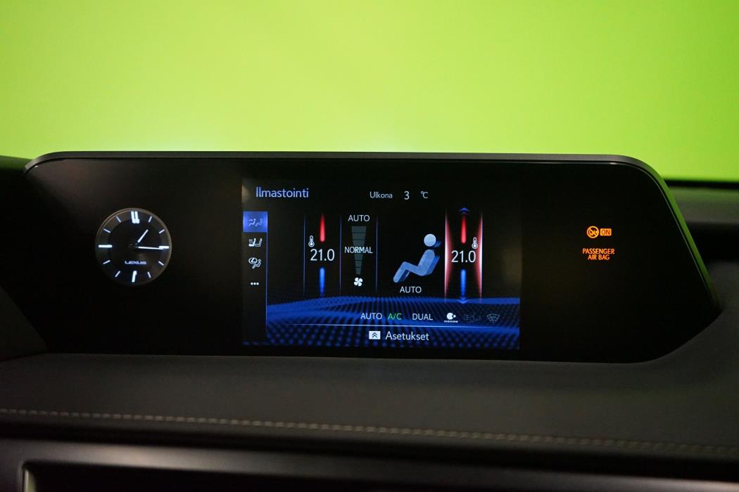 Lexus UX 2021