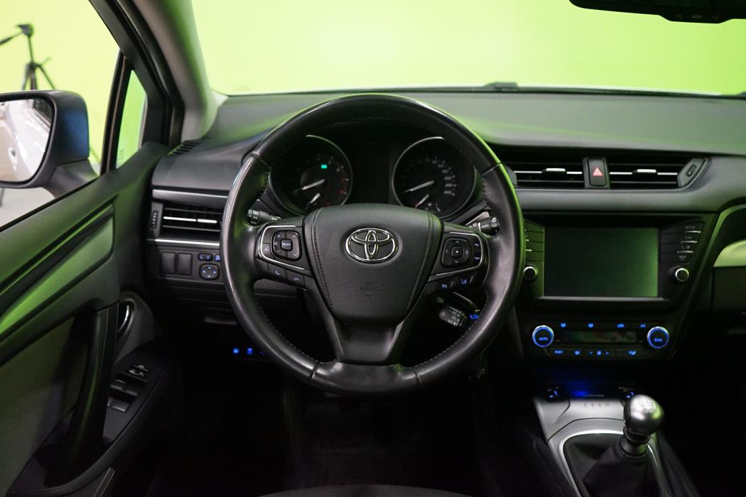 Toyota Avensis 2016