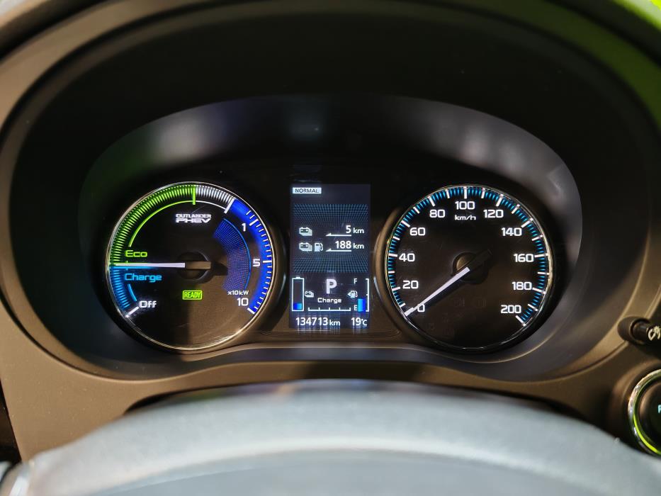 Mitsubishi Outlander PHEV 2021