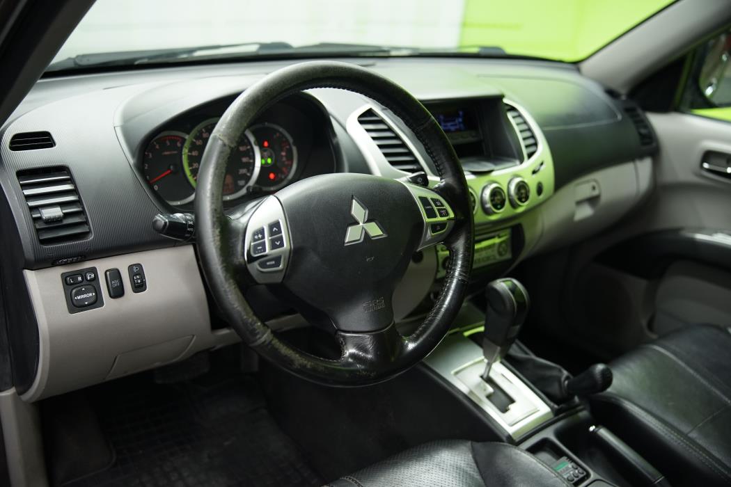Mitsubishi L200 2012