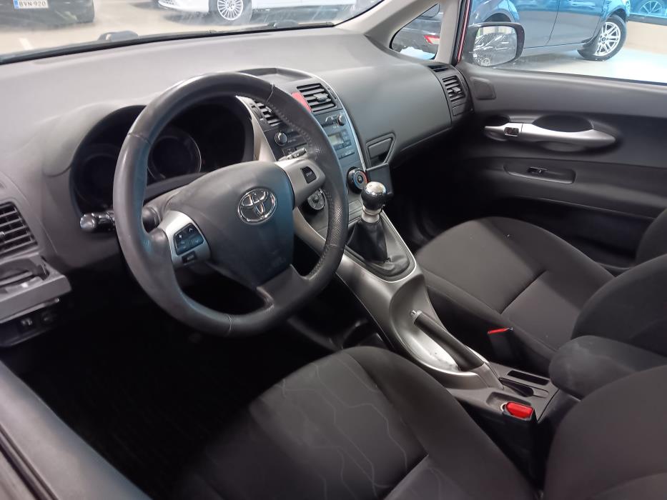 Toyota Auris 2011