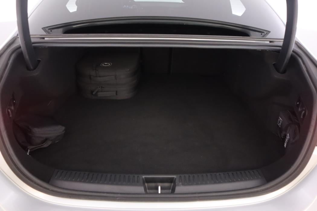 MERCEDES-BENZ E 2025