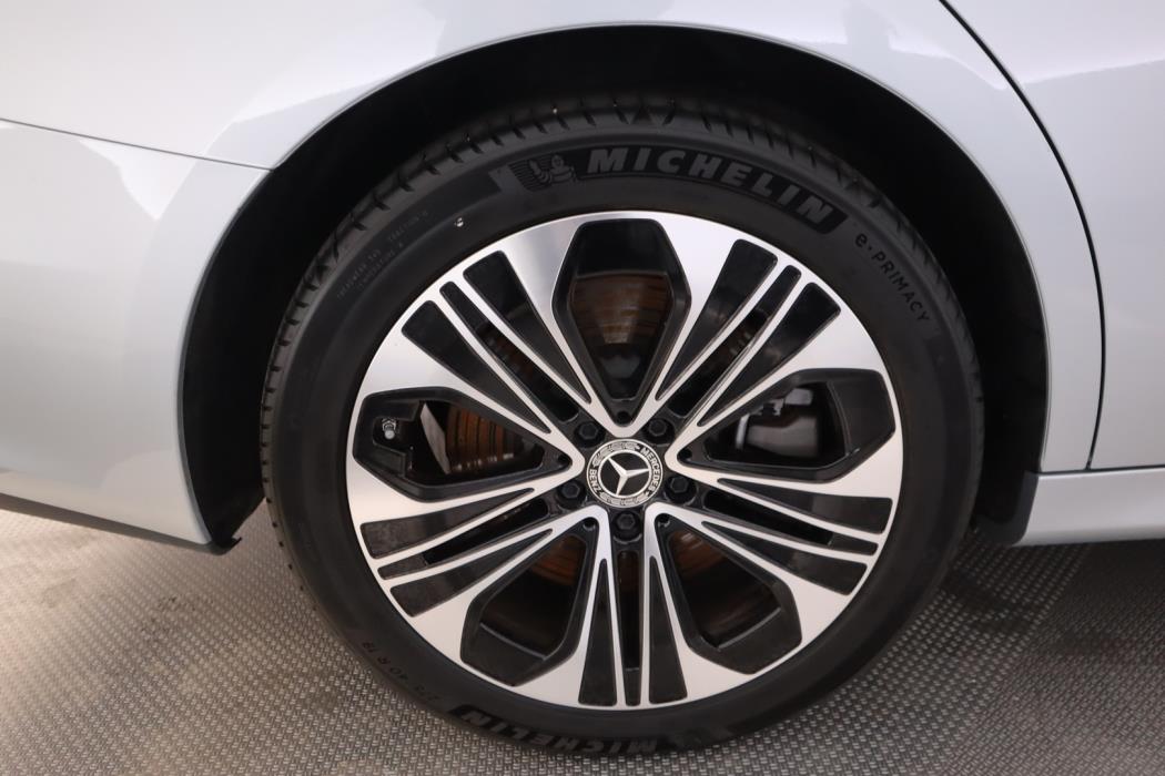 MERCEDES-BENZ E 2025