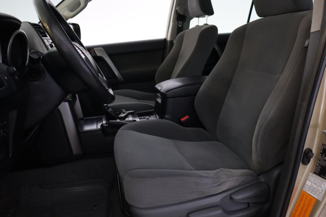 TOYOTA Land Cruiser 2010