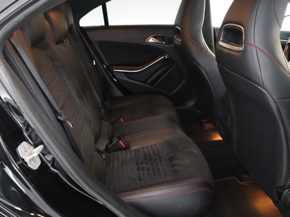 MERCEDES-BENZ CLA 2013