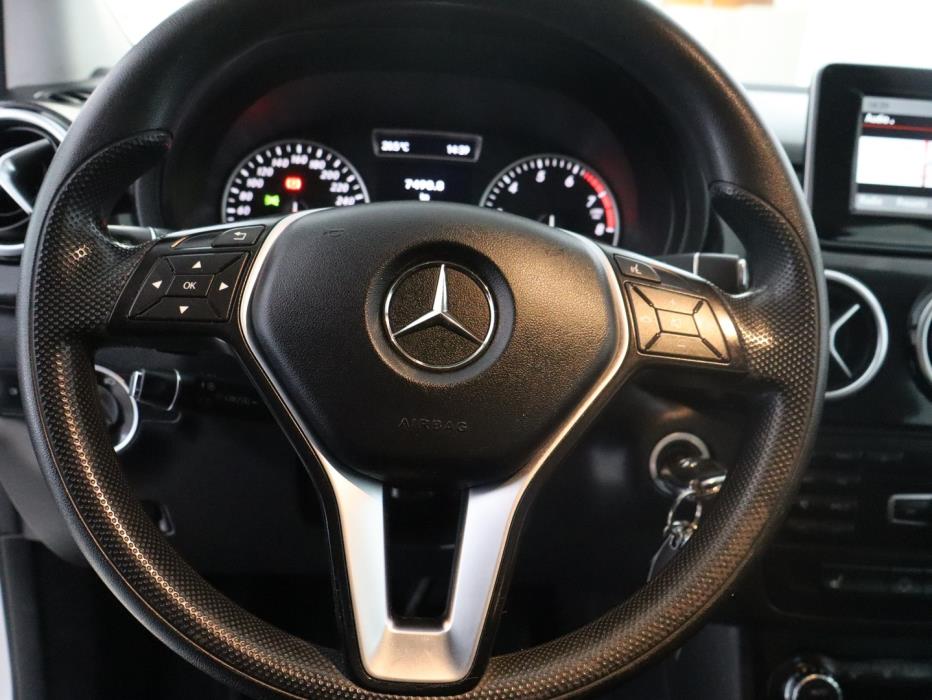 MERCEDES-BENZ B 2012