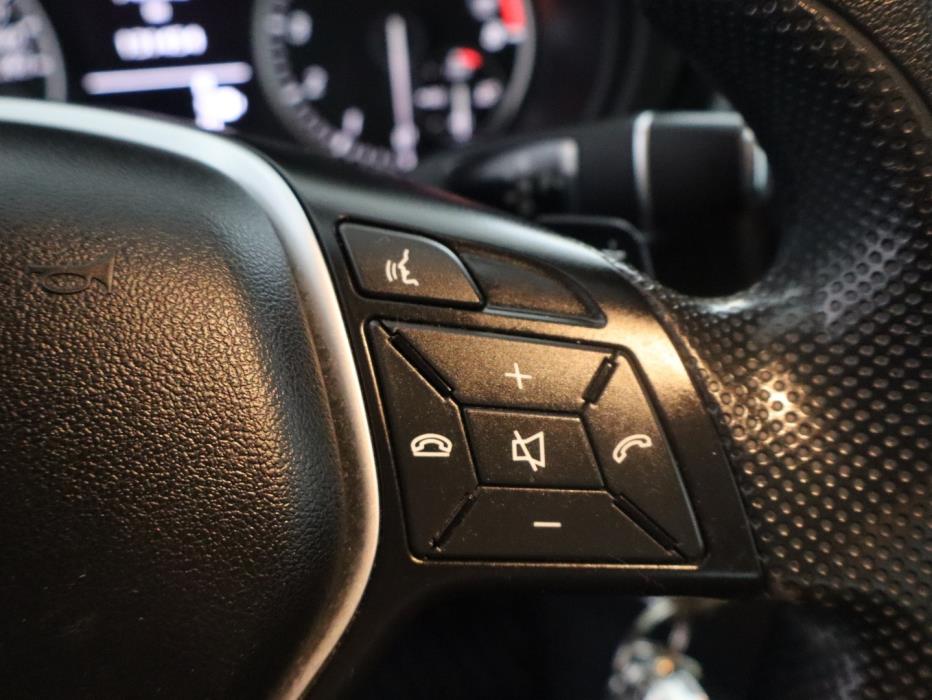 MERCEDES-BENZ B 2012