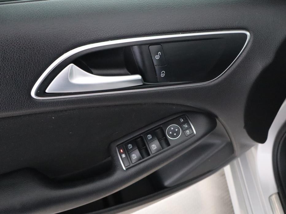 MERCEDES-BENZ B 2012