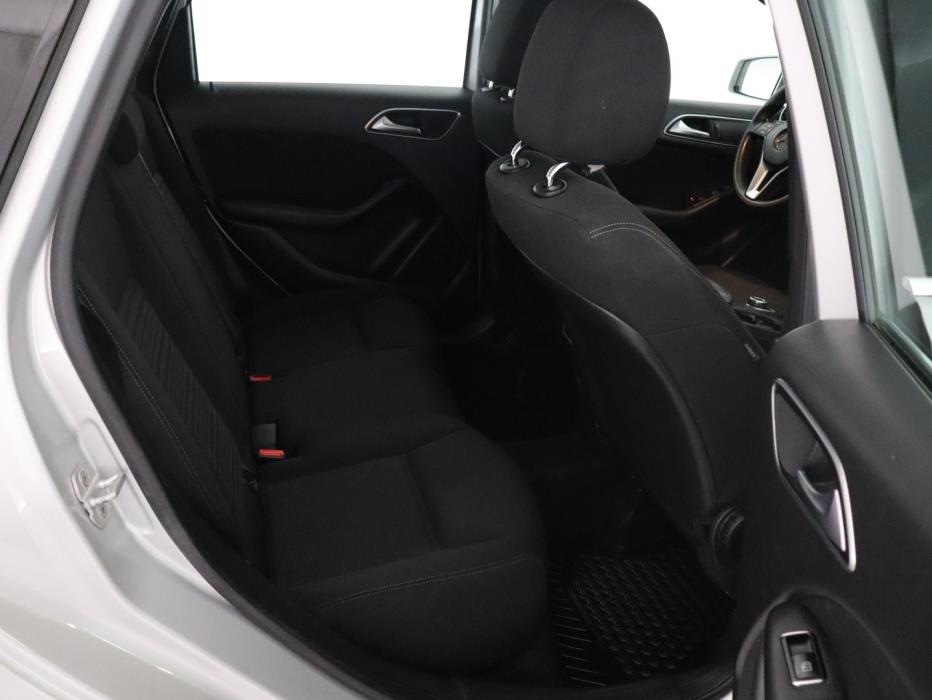MERCEDES-BENZ B 2012
