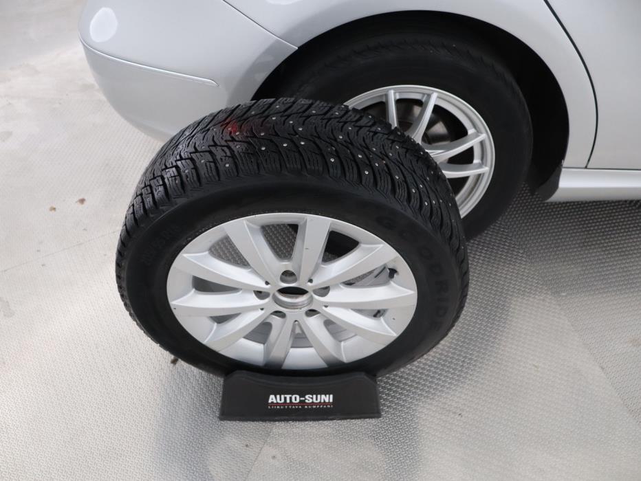 MERCEDES-BENZ B 2012