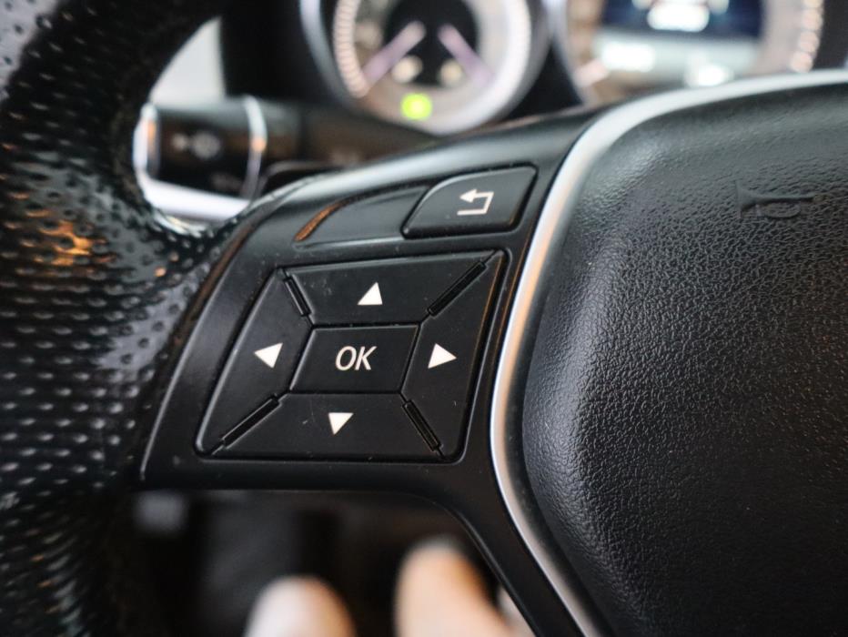 MERCEDES-BENZ E 2015