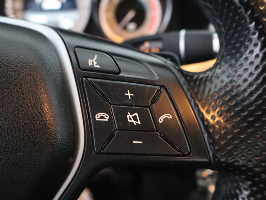 MERCEDES-BENZ E 2015