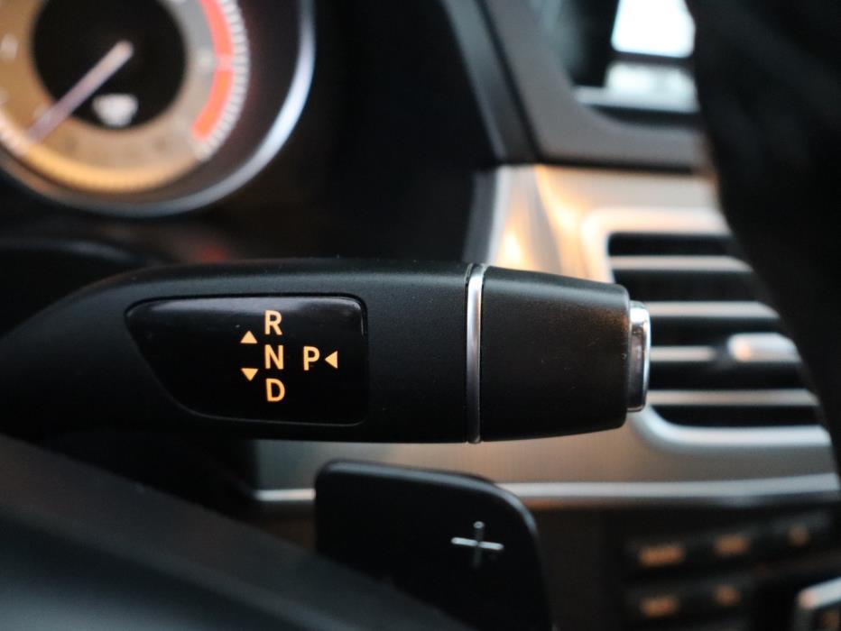 MERCEDES-BENZ E 2015