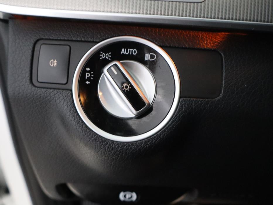 MERCEDES-BENZ E 2015