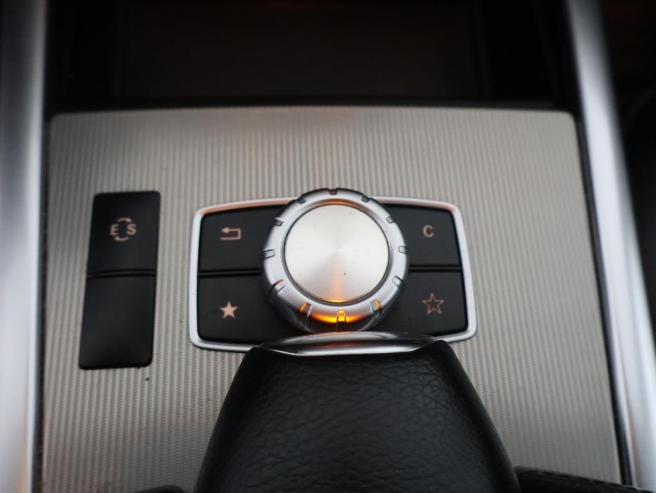 MERCEDES-BENZ E 2015