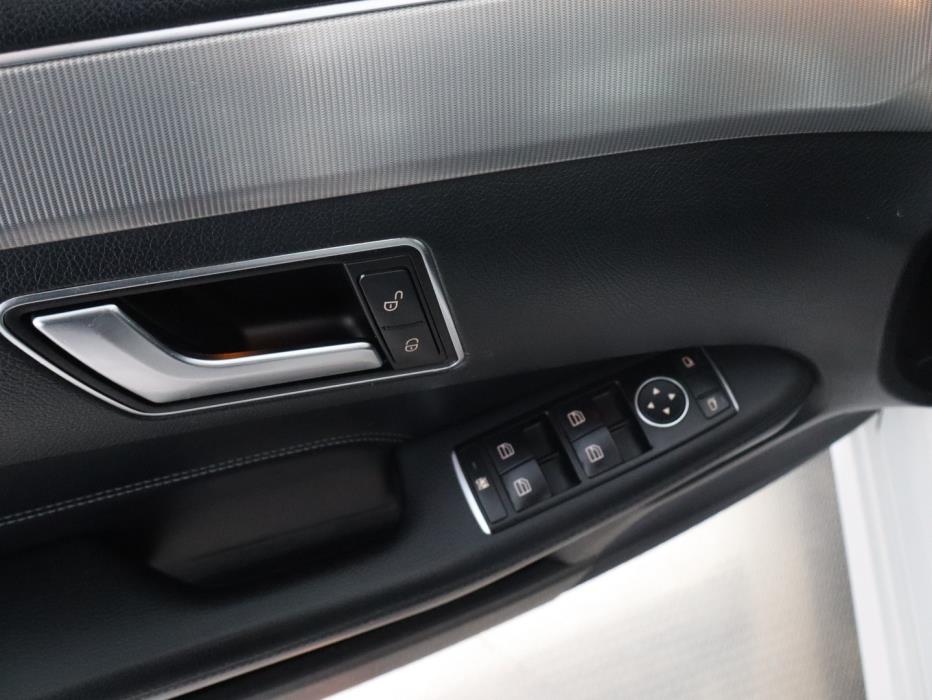 MERCEDES-BENZ E 2015